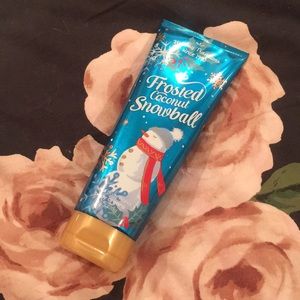 Frosted coconut snowball moisturizer